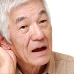 老人性難聴とは？治療法や改善法を紹介