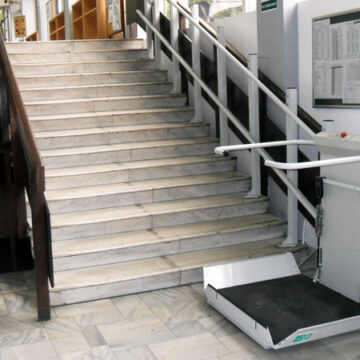 直線型車いす式階段昇降機 デルタ（DELTA）